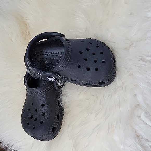 Baby Crocs black size 4 - Picture 2 of 4